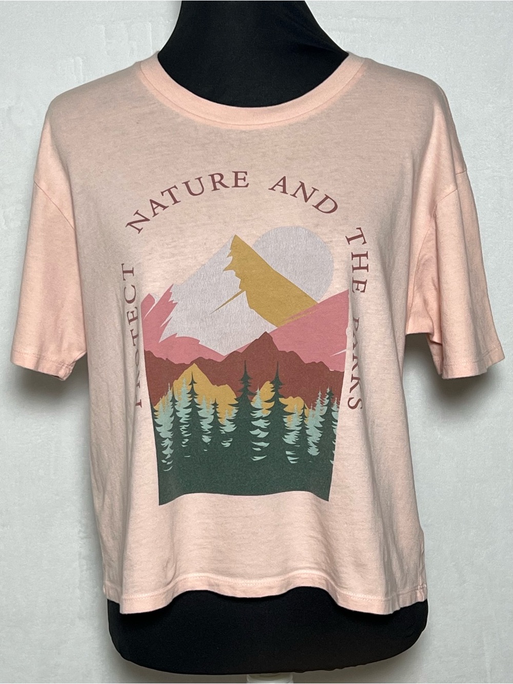 REBELLIOUS ONE Peach Pink V-Neck Boxy Cropped Top Tee w/ Graphic Print - size L